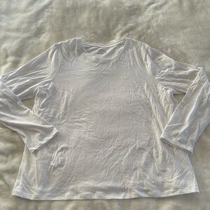 Women’s XXL long sleeve white tee 🤍